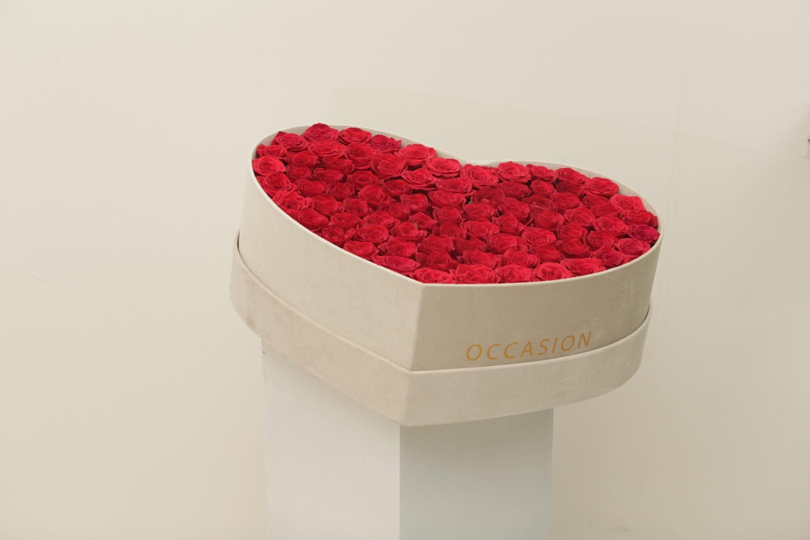 Corazón 3 Velvet con 100 Rouge Roses