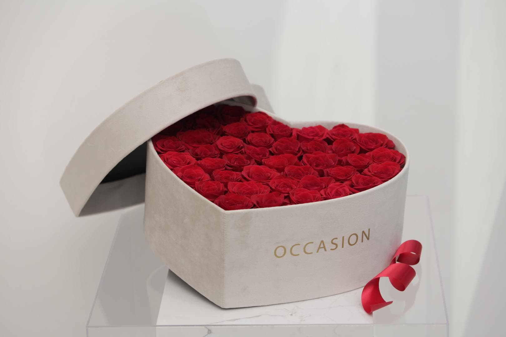 Corazón 2 Velvet con 60 Rouge Roses