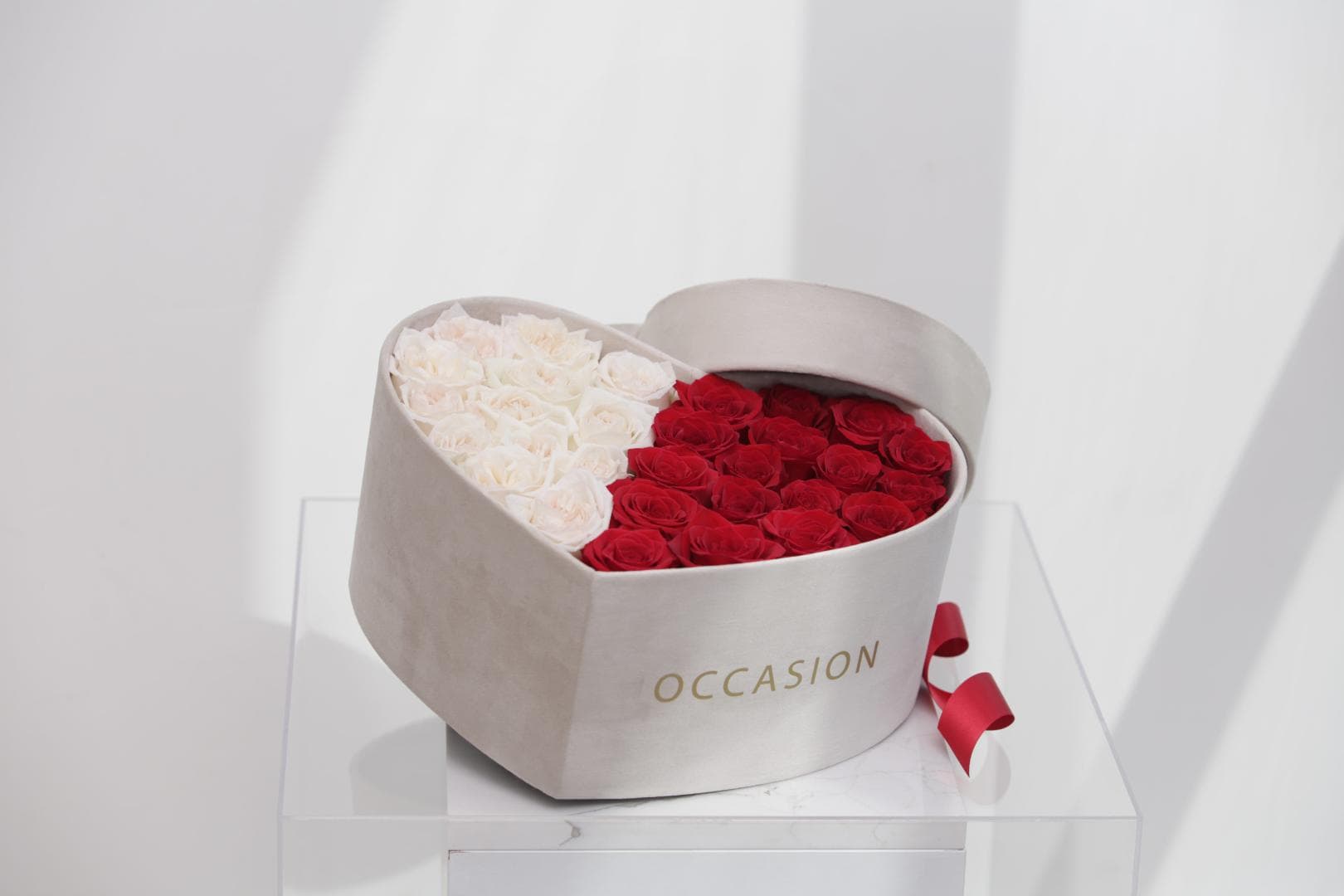 Corazón 1 Velvet con 40 Rosas mitad Rouge Roses & Snow Roses