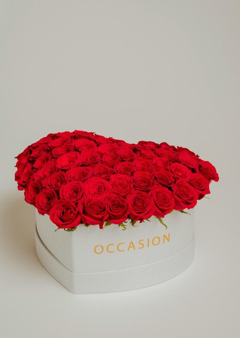 Corazón 1 Blanco con 50 Rouge Roses Diseño en hongo